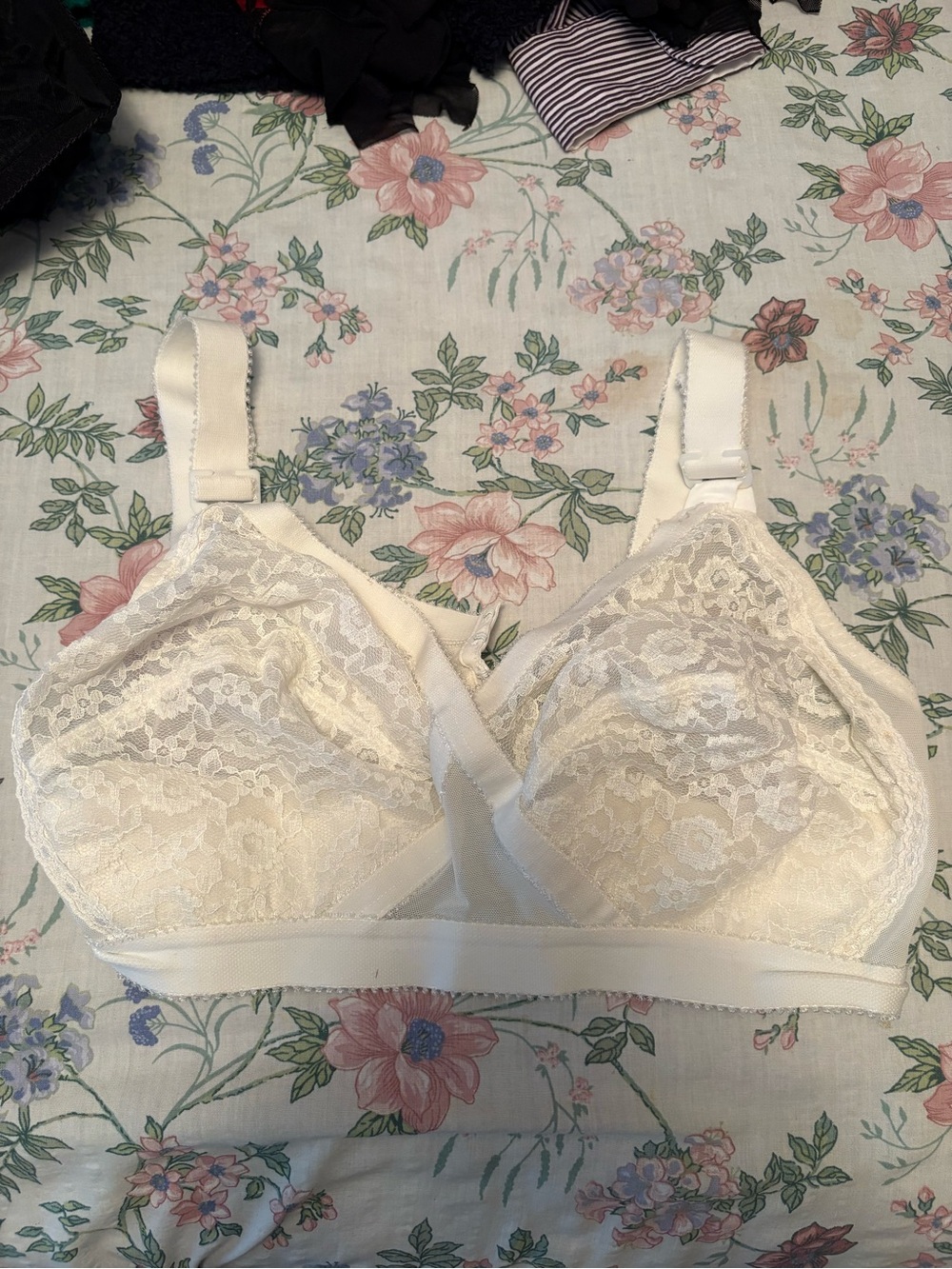 Playtex Ivory Lace Wireless Bra - never worn
